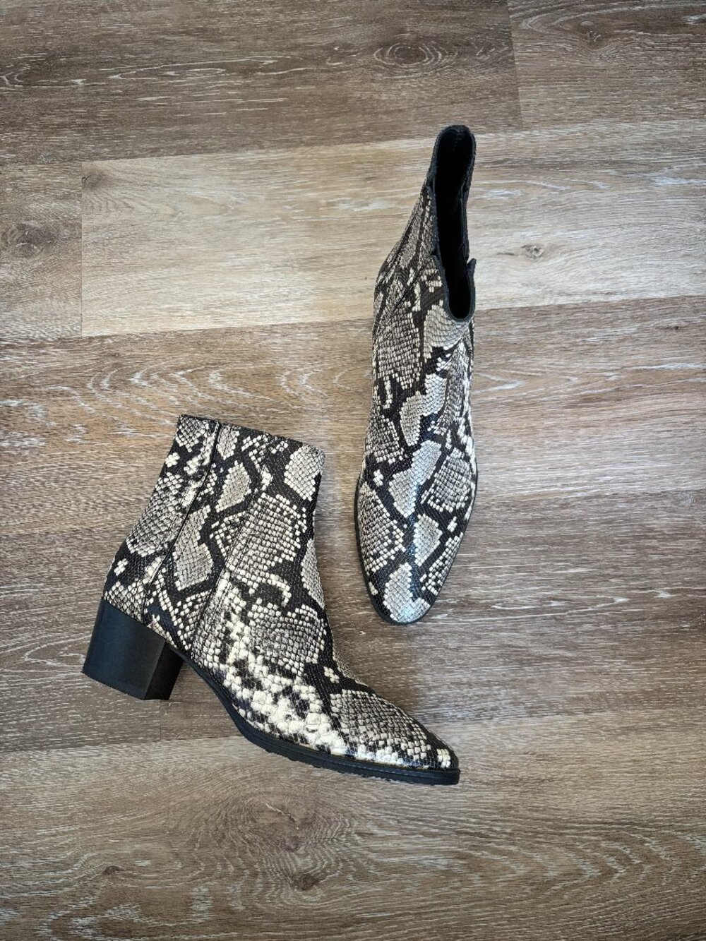 Tod's Snake-Effect Leather Pull On Pointed Toe Ankle Boots - Needs Repair